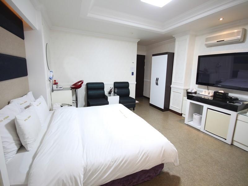 Hotel Tate Suwon Bagian luar foto