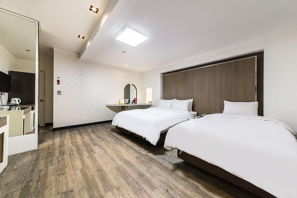 Hotel Tate Suwon Bagian luar foto