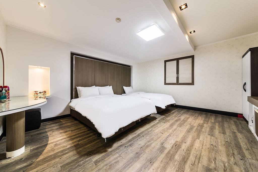 Hotel Tate Suwon Bagian luar foto