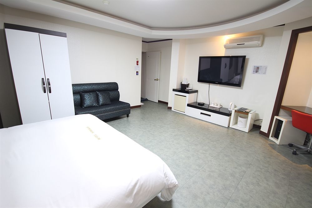Hotel Tate Suwon Bagian luar foto