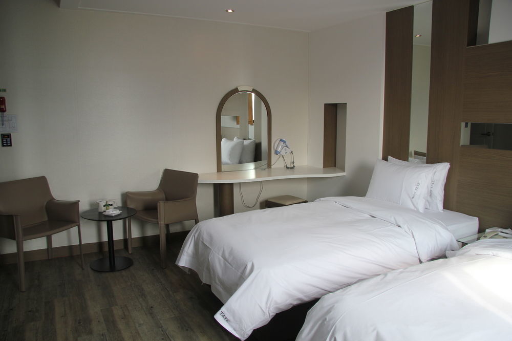 Hotel Tate Suwon Bagian luar foto