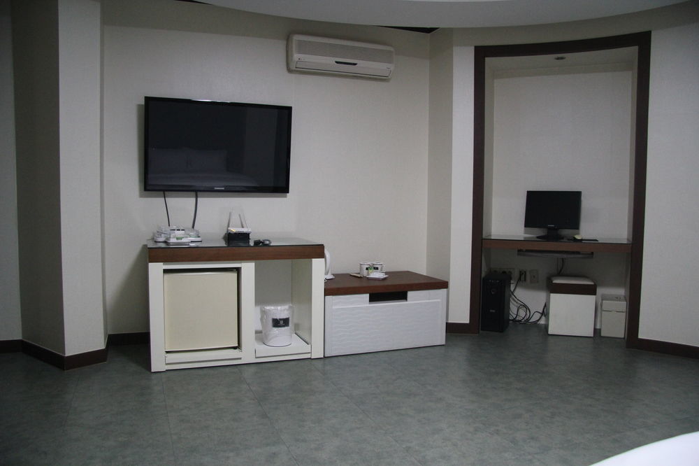 Hotel Tate Suwon Bagian luar foto