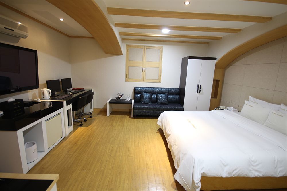 Hotel Tate Suwon Bagian luar foto