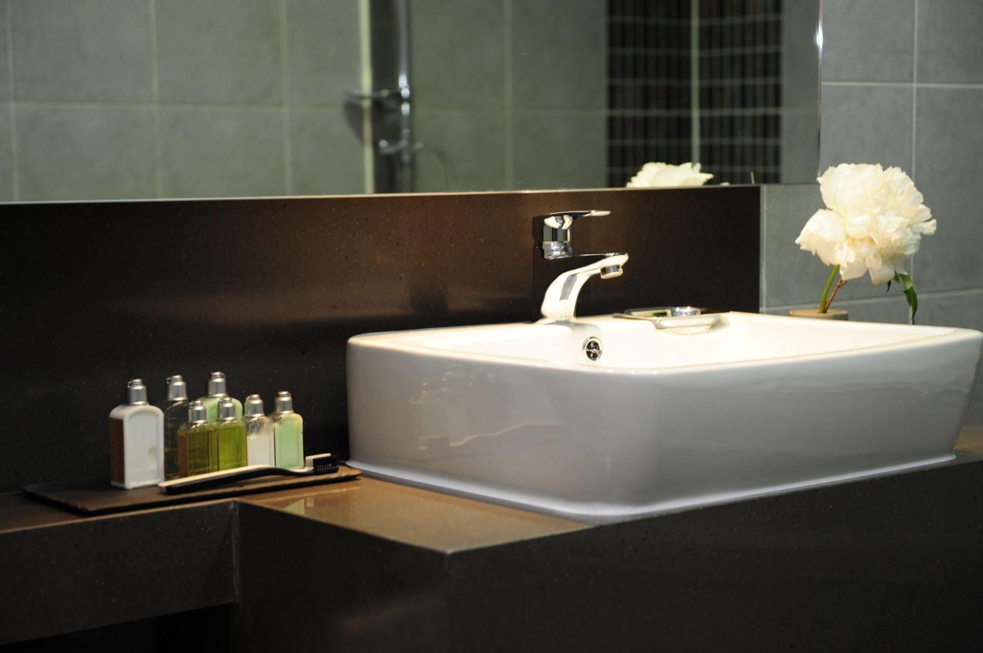 Hotel Tate Suwon Bagian luar foto