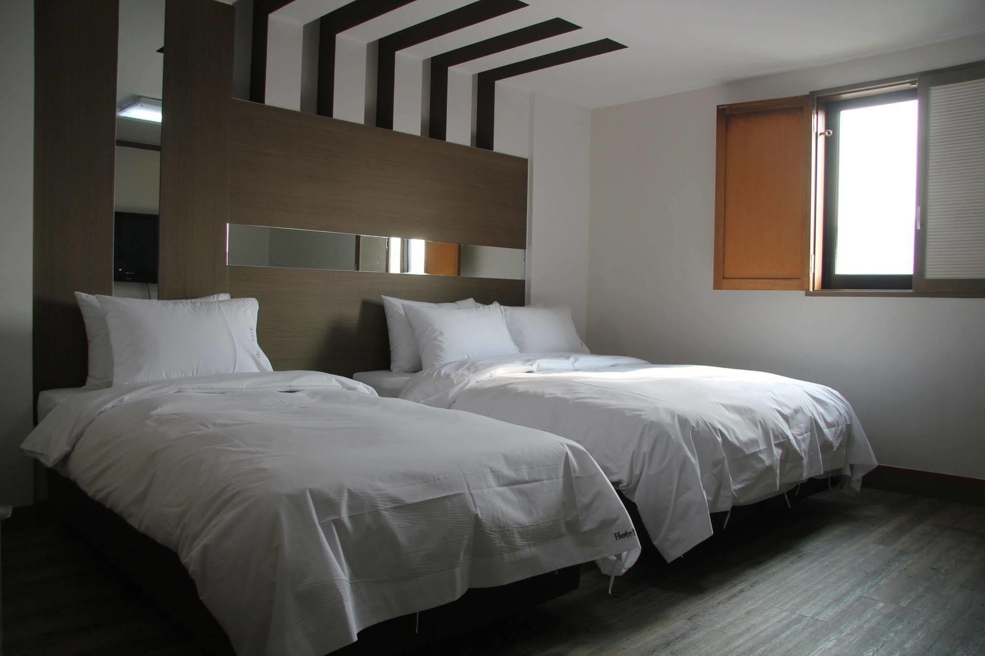Hotel Tate Suwon Bagian luar foto